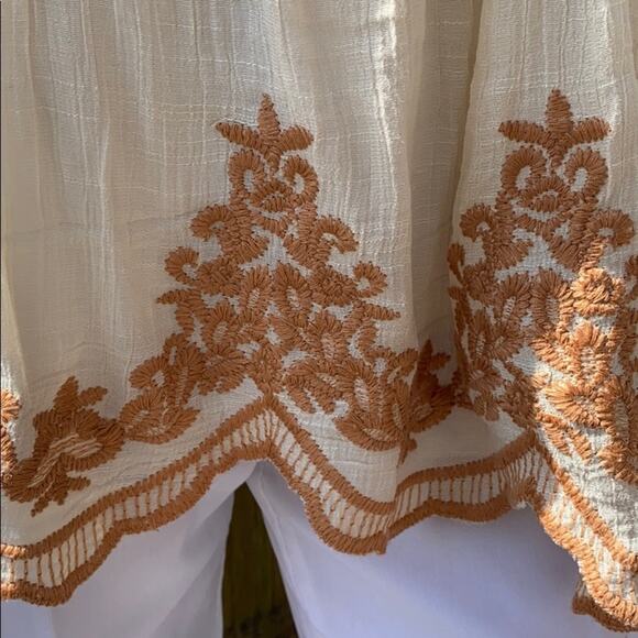 Gimmicks by BKE Cold Shoulder Open Back Embroidered Lace Boho Tunic Top Size S - Picture 5 of 11